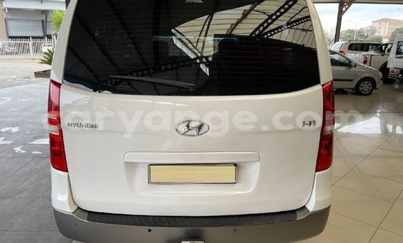 Acheter Occasion Voiture Hyundai H1 Blanc à Grootfontein, Namibie Acheter Occasion Voiture Hyundai H1 Blanc à Grootfontein, Namibie