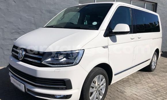 Buy Used Volkswagen Caravelle White Car in Grootfontein in Namibia