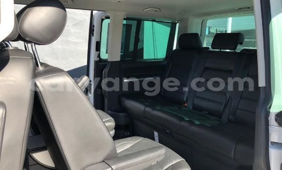 Acheter Occasion Voiture Volkswagen Caravelle Blanc à Grootfontein, Namibie Acheter Occasion Voiture Volkswagen Caravelle Blanc à Grootfontein, Namibie