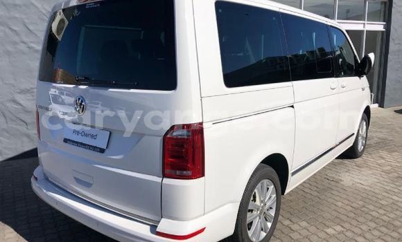 Acheter Occasion Voiture Volkswagen Caravelle Blanc à Grootfontein, Namibie Acheter Occasion Voiture Volkswagen Caravelle Blanc à Grootfontein, Namibie