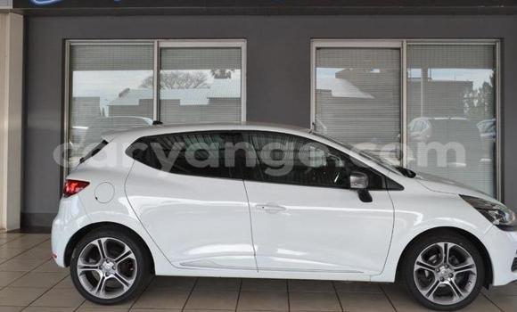 Acheter Occasion Voiture Renault Clio Blanc à Windhoek, Namibie Acheter Occasion Voiture Renault Clio Blanc à Windhoek, Namibie