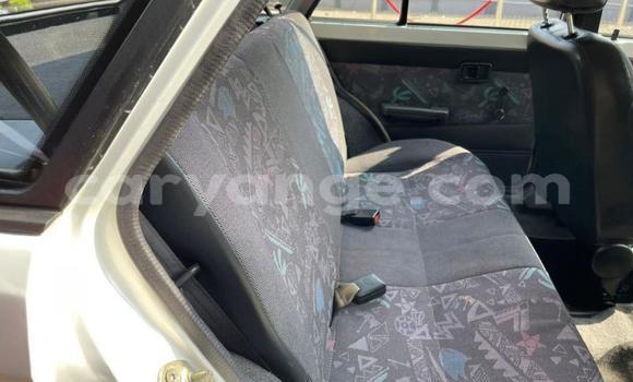 Acheter Occasion Voiture Mazda 323 Blanc à Windhoek, Namibie Acheter Occasion Voiture Mazda 323 Blanc à Windhoek, Namibie