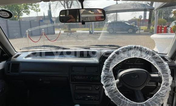 Acheter Occasion Voiture Mazda 323 Blanc à Windhoek, Namibie Acheter Occasion Voiture Mazda 323 Blanc à Windhoek, Namibie