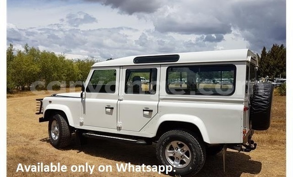 Acheter Occasion Voiture Land Rover Defender Blanc à Windhoek, Namibie Acheter Occasion Voiture Land Rover Defender Blanc à Windhoek, Namibie