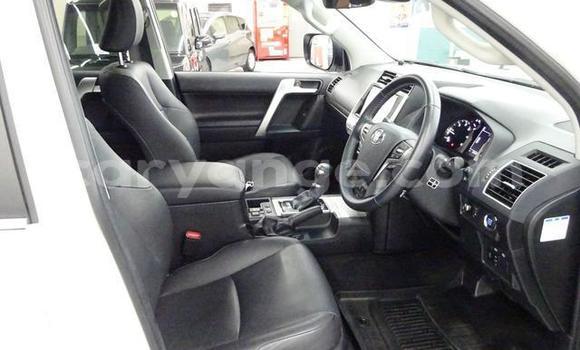 Acheter Occasion Voiture Toyota Land Cruiser Prado Blanc à Grootfontein, Namibie Acheter Occasion Voiture Toyota Land Cruiser Prado Blanc à Grootfontein, Namibie