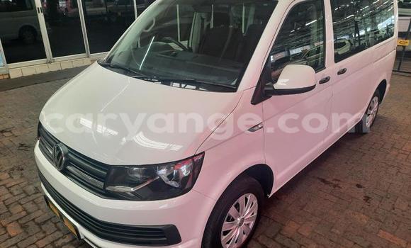 Buy Used Volkswagen Caravelle White Car in Walvis Bay in Namibia