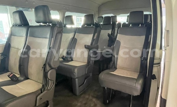 Buy Used Toyota Commuter White Car in Walvis Bay in Namibia Buy Used Toyota Commuter White Car in Walvis Bay in Namibia