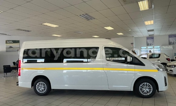 Buy Used Toyota Commuter White Car in Walvis Bay in Namibia Buy Used Toyota Commuter White Car in Walvis Bay in Namibia