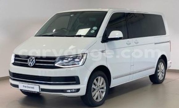 Buy Used Volkswagen Caravelle White Car in Gobabis in Omaheke