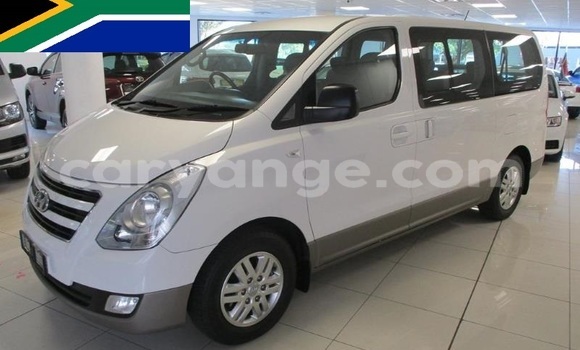 Buy Used Hyundai H1 White Car in Windhoek in Namibia