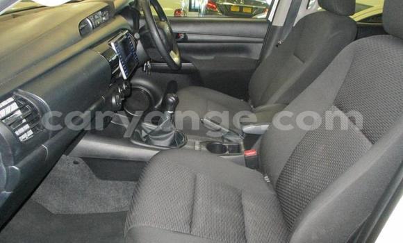 Acheter Occasion Voiture Toyota Hilux Blanc à Windhoek, Namibie Acheter Occasion Voiture Toyota Hilux Blanc à Windhoek, Namibie