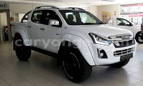 Buy Used Isuzu D–MAX White Car in Karasburg in Karas
