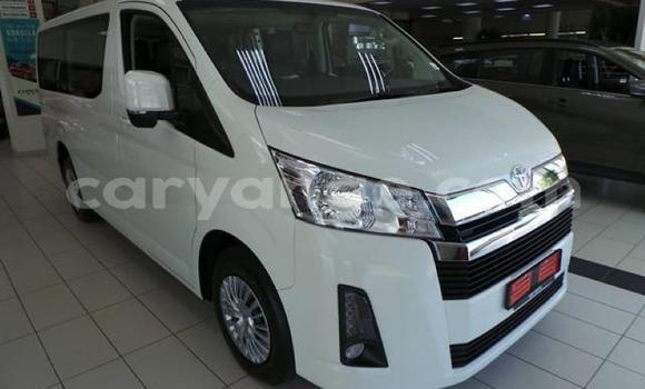 Buy Used Toyota Esquire White Car in Gobabis in Omaheke