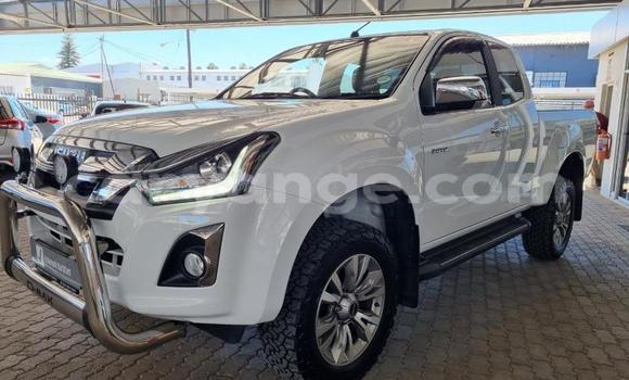 Buy Used Isuzu D–MAX White Car in Henties Bay in Erongo