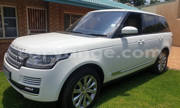 Buy Used Land Rover Range Rover White Car in Karasburg in Karas