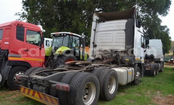 Acheter Occasion Utilitaire Mercedes‒Benz 2644 Blanc à Windhoek, Namibie Acheter Occasion Utilitaire Mercedes‒Benz 2644 Blanc à Windhoek, Namibie