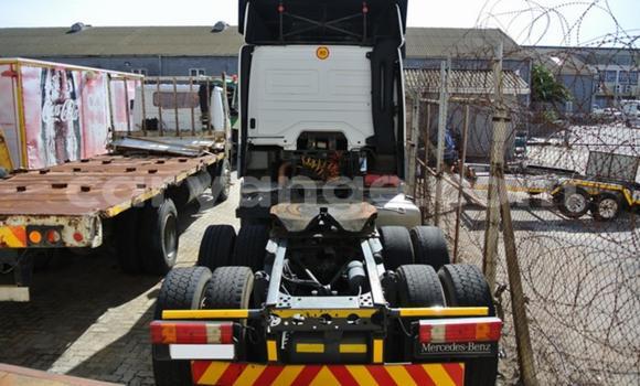 Acheter Occasion Utilitaire Mercedes‒Benz 3331 Blanc à Windhoek, Namibie Acheter Occasion Utilitaire Mercedes‒Benz 3331 Blanc à Windhoek, Namibie