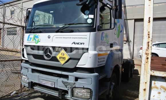 Acheter Occasion Utilitaire Mercedes‒Benz 3331 Blanc à Windhoek, Namibie Acheter Occasion Utilitaire Mercedes‒Benz 3331 Blanc à Windhoek, Namibie