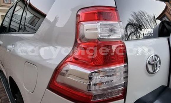 Acheter Occasion Voiture Toyota Prado Blanc à Windhoek, Namibie Acheter Occasion Voiture Toyota Prado Blanc à Windhoek, Namibie