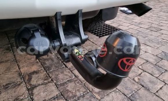 Acheter Occasion Voiture Toyota Prado Blanc à Windhoek, Namibie Acheter Occasion Voiture Toyota Prado Blanc à Windhoek, Namibie