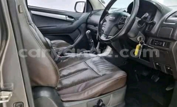 Buy Used Isuzu D–MAX Silver Car in Windhoek in Namibia Buy Used Isuzu D–MAX Silver Car in Windhoek in Namibia