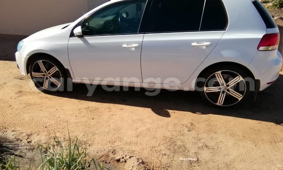Buy Used Volkswagen Golf White Car in Grootfontein in Namibia