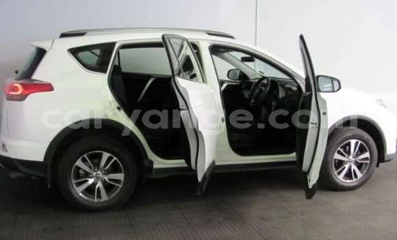 Acheter Occasion Voiture Toyota RAV4 Blanc à Grootfontein, Namibie Acheter Occasion Voiture Toyota RAV4 Blanc à Grootfontein, Namibie