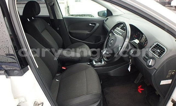 Acheter Occasion Voiture Volkswagen Polo Blanc à Walvis Bay, Namibie Acheter Occasion Voiture Volkswagen Polo Blanc à Walvis Bay, Namibie