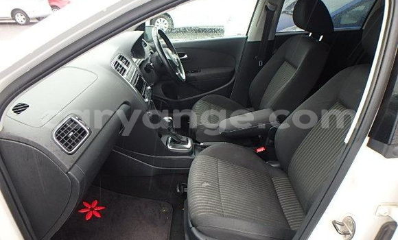 Acheter Occasion Voiture Volkswagen Polo Blanc à Walvis Bay, Namibie Acheter Occasion Voiture Volkswagen Polo Blanc à Walvis Bay, Namibie