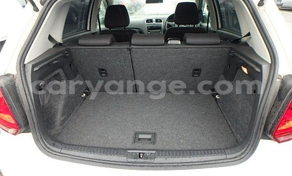 Acheter Occasion Voiture Volkswagen Polo Blanc à Walvis Bay, Namibie Acheter Occasion Voiture Volkswagen Polo Blanc à Walvis Bay, Namibie