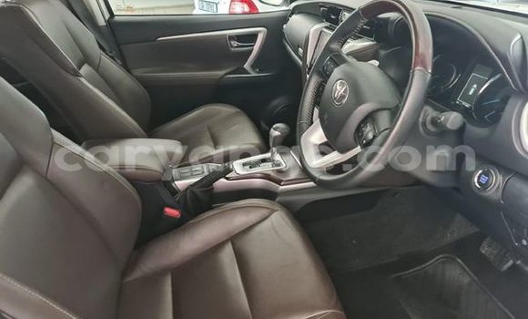 Acheter Occasion Voiture Toyota Fortuner Blanc à Walvis Bay, Namibie Acheter Occasion Voiture Toyota Fortuner Blanc à Walvis Bay, Namibie