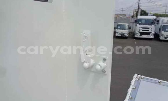 Acheter Import Utilitaire Hino Ranger Blanc à Windhoek, Namibie Acheter Import Utilitaire Hino Ranger Blanc à Windhoek, Namibie