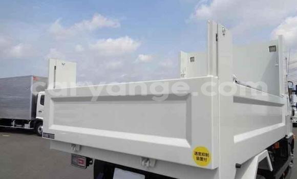 Acheter Import Utilitaire Hino Ranger Blanc à Windhoek, Namibie Acheter Import Utilitaire Hino Ranger Blanc à Windhoek, Namibie