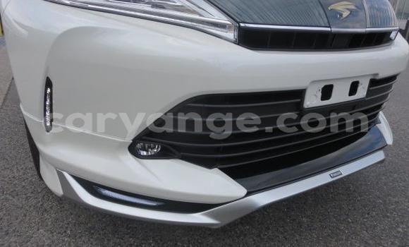 Acheter Import Voiture Toyota Harrier Blanc à Windhoek, Namibie Acheter Import Voiture Toyota Harrier Blanc à Windhoek, Namibie