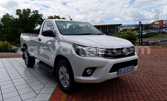 Buy Used Toyota Hilux White Car in Karasburg in Karas