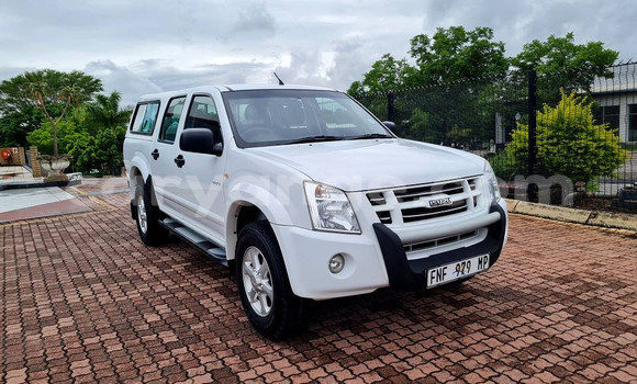 Acheter Occasion Voiture Isuzu KB Blanc à Arandis, Kunene Acheter Occasion Voiture Isuzu KB Blanc à Arandis, Kunene
