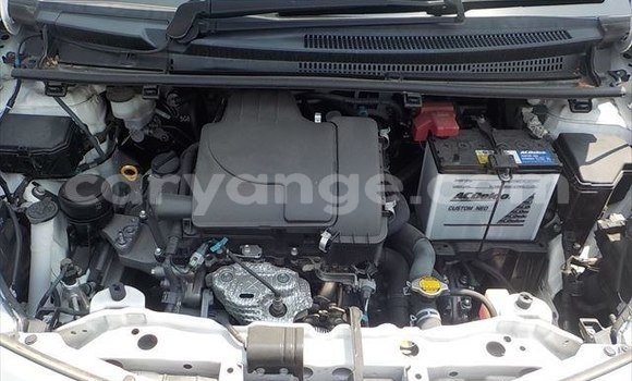 Buy Used Toyota Vitz White Car in Windhoek in Namibia Buy Used Toyota Vitz White Car in Windhoek in Namibia