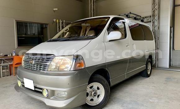 Acheter Occasion Voiture Toyota Granvia Blanc à Windhoek, Namibie Acheter Occasion Voiture Toyota Granvia Blanc à Windhoek, Namibie