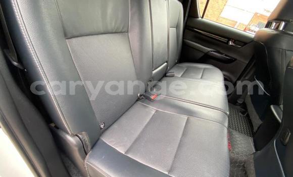 Acheter Occasion Voiture Toyota Hilux Blanc à Windhoek, Namibie Acheter Occasion Voiture Toyota Hilux Blanc à Windhoek, Namibie