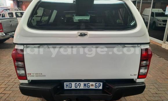 Acheter Occasion Voiture Isuzu KB Blanc à Windhoek, Namibie Acheter Occasion Voiture Isuzu KB Blanc à Windhoek, Namibie