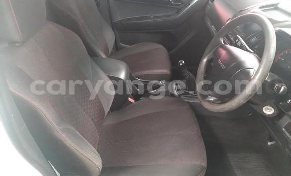 Acheter Occasion Voiture Isuzu KB Blanc à Windhoek, Namibie Acheter Occasion Voiture Isuzu KB Blanc à Windhoek, Namibie