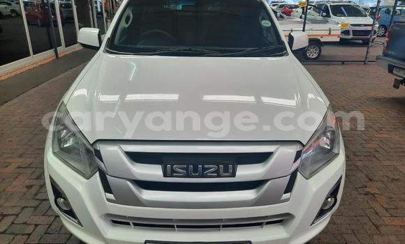 Acheter Occasion Voiture Isuzu KB Blanc à Windhoek, Namibie Acheter Occasion Voiture Isuzu KB Blanc à Windhoek, Namibie