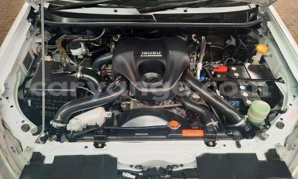 Acheter Occasion Voiture Isuzu KB Blanc à Windhoek, Namibie Acheter Occasion Voiture Isuzu KB Blanc à Windhoek, Namibie