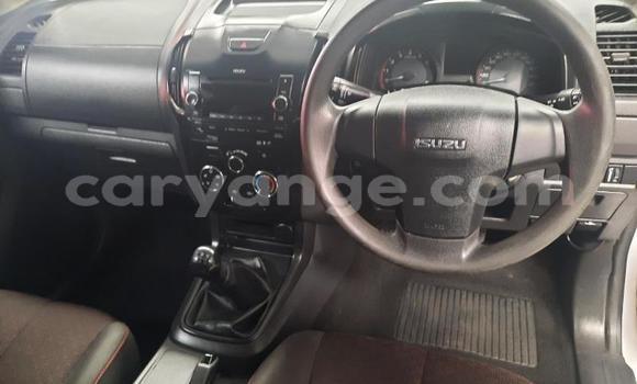 Acheter Occasion Voiture Isuzu KB Blanc à Windhoek, Namibie Acheter Occasion Voiture Isuzu KB Blanc à Windhoek, Namibie