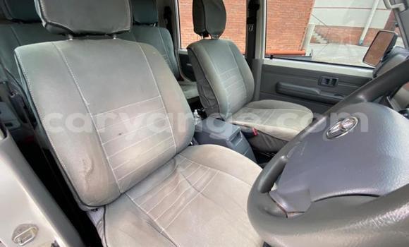 Acheter Occasion Voiture Toyota Land Cruiser Blanc à Windhoek, Namibie Acheter Occasion Voiture Toyota Land Cruiser Blanc à Windhoek, Namibie