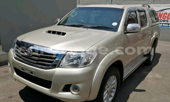 Buy Used Toyota Hilux Silver Car in Karasburg in Karas Buy Used Toyota Hilux Silver Car in Karasburg in Karas