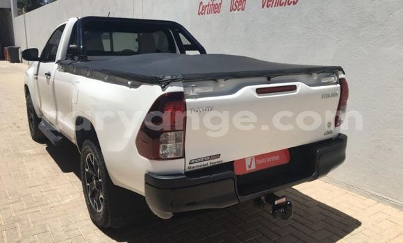 Acheter Occasion Voiture Toyota Hilux Blanc à Windhoek, Namibie Acheter Occasion Voiture Toyota Hilux Blanc à Windhoek, Namibie