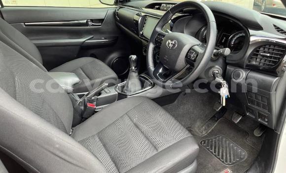 Acheter Occasion Voiture Toyota Hilux Blanc à Windhoek, Namibie Acheter Occasion Voiture Toyota Hilux Blanc à Windhoek, Namibie