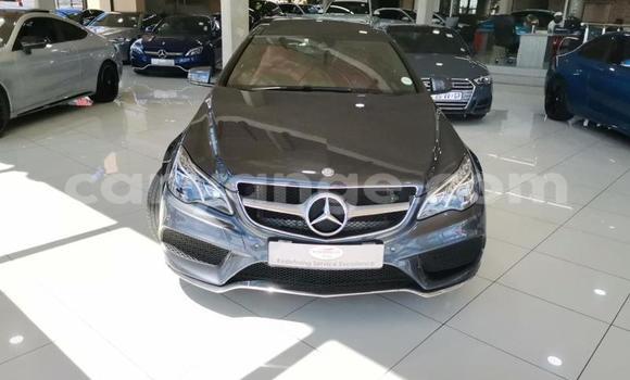 Acheter Occasion Voiture Mercedes-Benz E-Classe Noir à Karasburg, Karas Acheter Occasion Voiture Mercedes-Benz E-Classe Noir à Karasburg, Karas