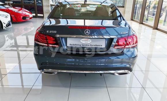 Acheter Occasion Voiture Mercedes-Benz E-Classe Noir à Karasburg, Karas Acheter Occasion Voiture Mercedes-Benz E-Classe Noir à Karasburg, Karas